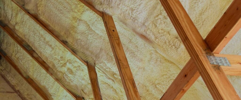 ocieplenie dachu pianką poliuretanową PUR