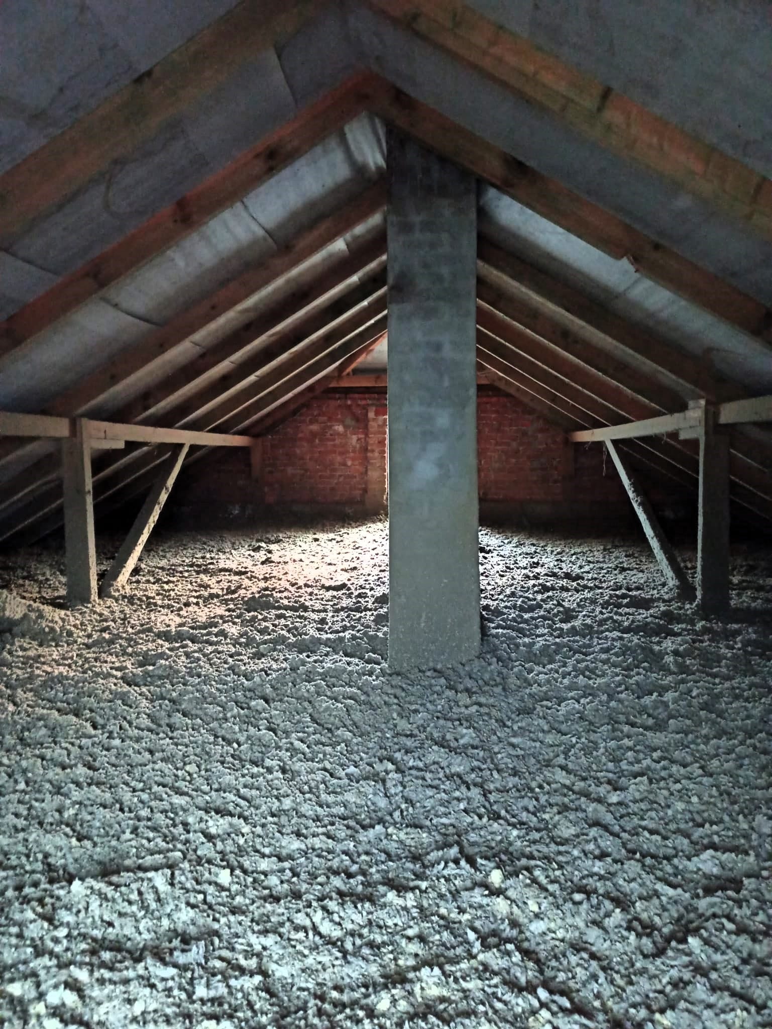 Ocieplenie stropu celulozą