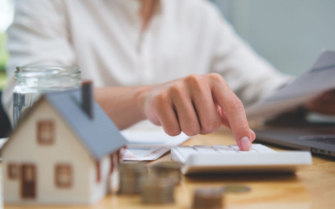 Jak sfinansować naprawę dachu po kunie z ubezpieczenia? Koszty, dokumenty i kruczki w 2026 roku